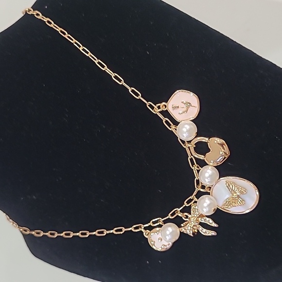 🔹️House of Harlow 🔹️1960 Gold Charm Glass Pearl 17" Butterfly Pendant Necklace - Picture 5 of 11